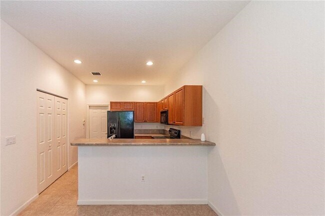 Building Photo - 2563 Stockbridge Square SW
