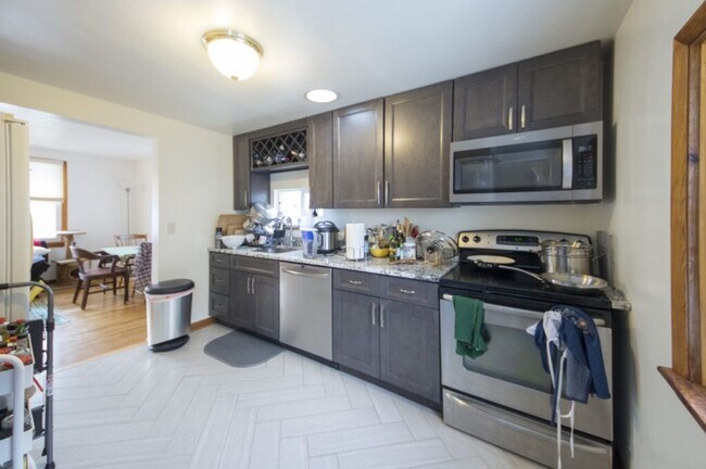 Building Photo - 117 N Butz St