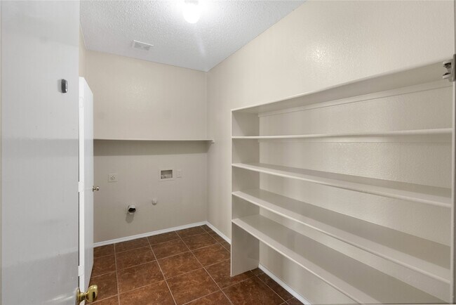 Building Photo - 2 Watergrove Ct