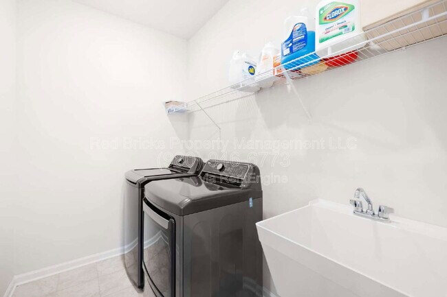 Building Photo - 104 Winterberry St