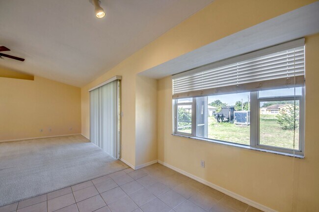 Building Photo - COMING SOON! 3 bedroom 2 bathroom single f...