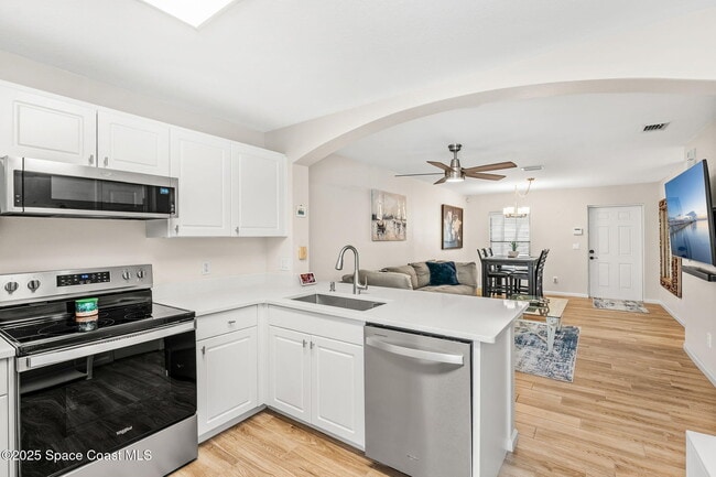 Building Photo - 1030 Luminary Cir