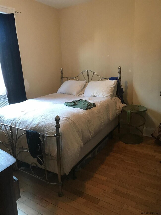 Building Photo - 487 Broadway