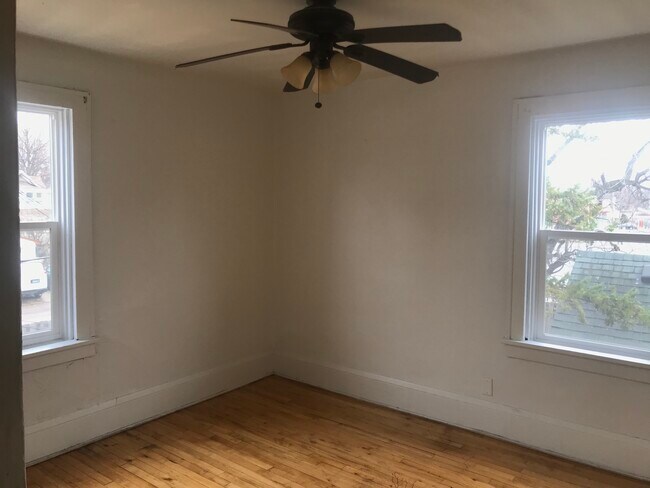 Bedroom with lots of natural lighting - 2917 S 31st Ave