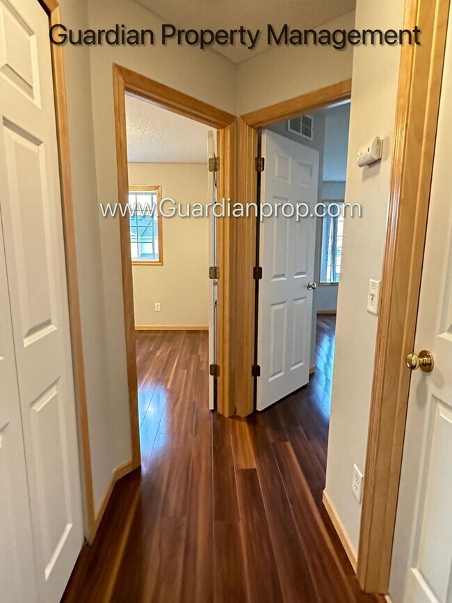 Building Photo - Maple Grove Town Home, 2 Car Garage, W/D, Balcony, Dishwasher, Avail June/July