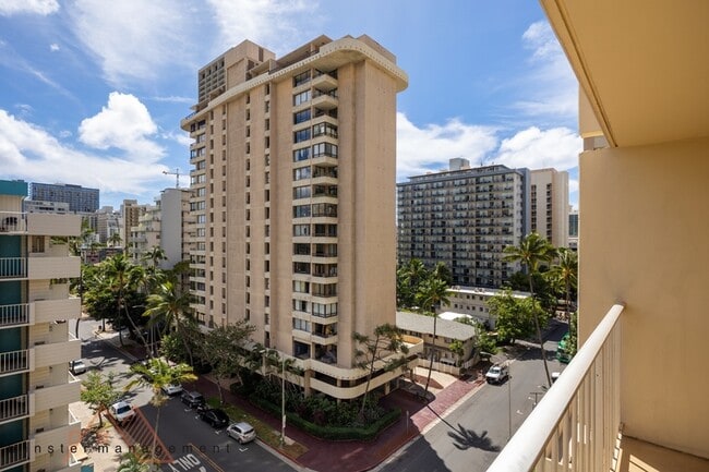 Building Photo - 440 Lewers St