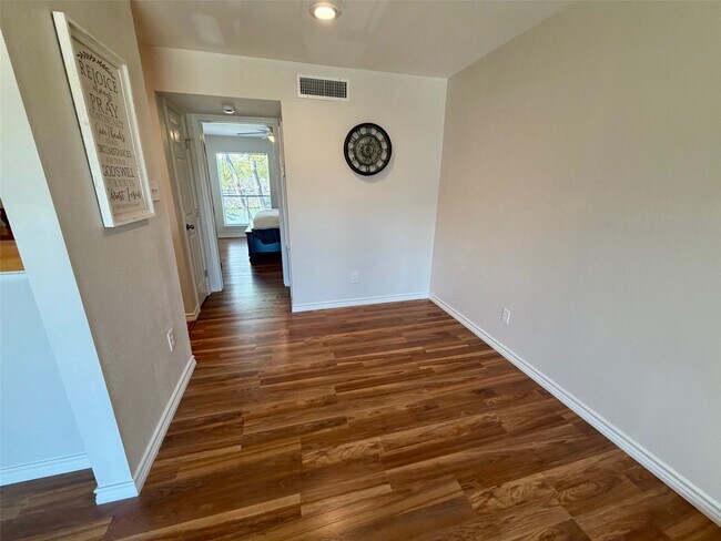 Building Photo - 3300 Pebblebrook Dr