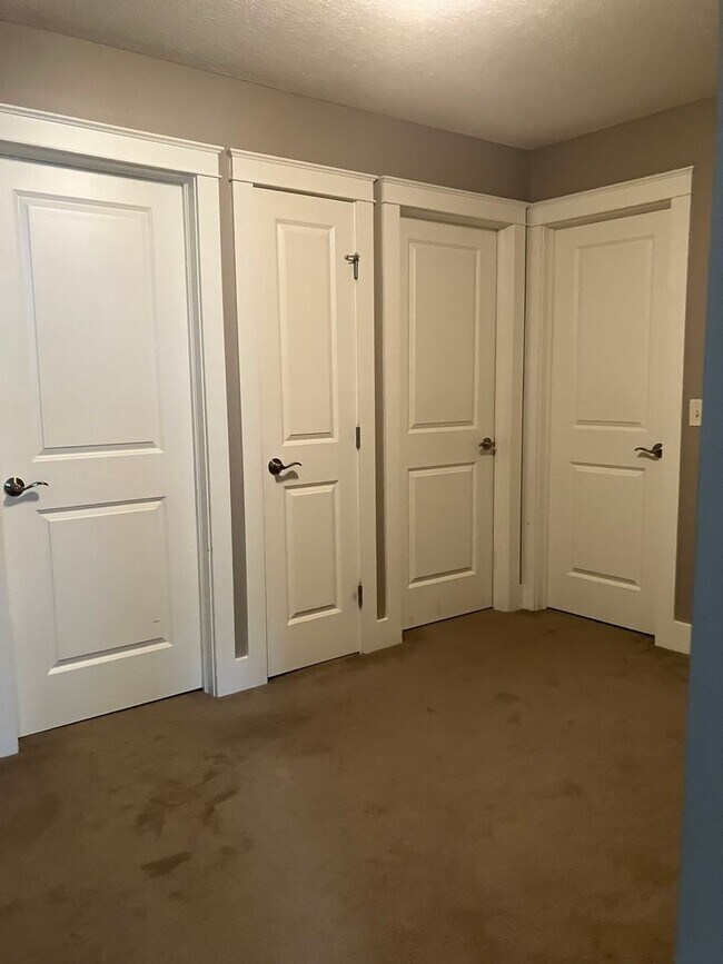 Building Photo - Maintenance free 3 bedroom 2.5 bath home in Stow