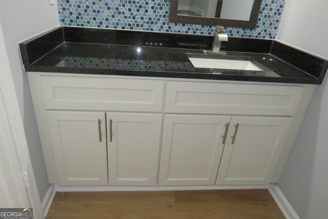 Building Photo - 2060 Bedford Ct