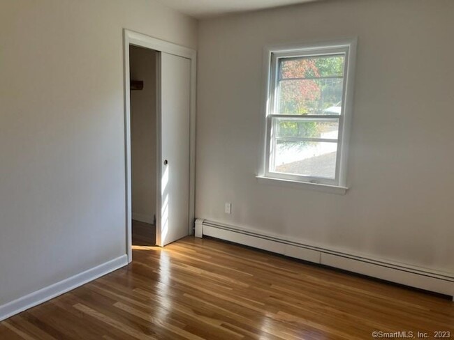 Building Photo - 13 Hollow Tree Ridge Rd