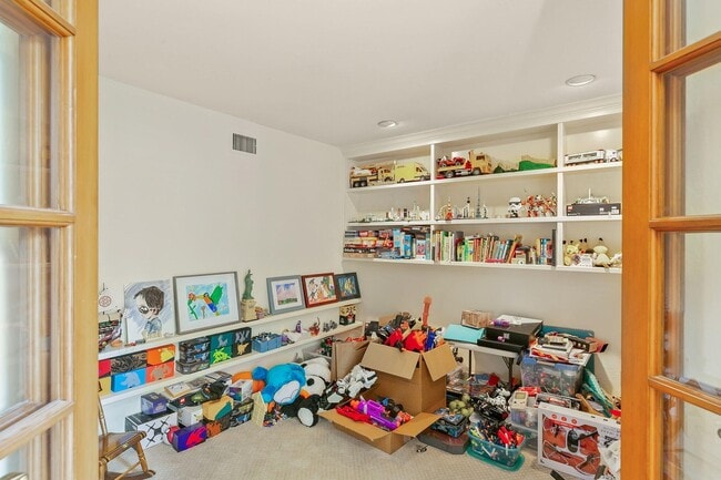 Building Photo - 6115 Manzanillo Dr