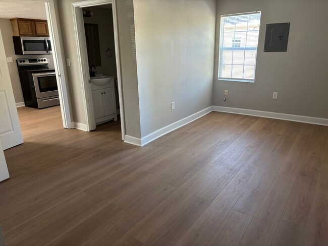 Building Photo - Fully Remodeled 2-Bedroom Home Near Grant Beach Park – Move-In Ready! (Ask about our special)