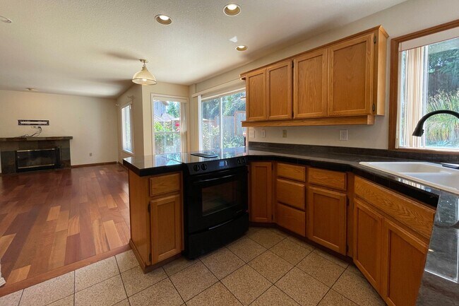 Building Photo - Gorgeous Beaverton home available with att...