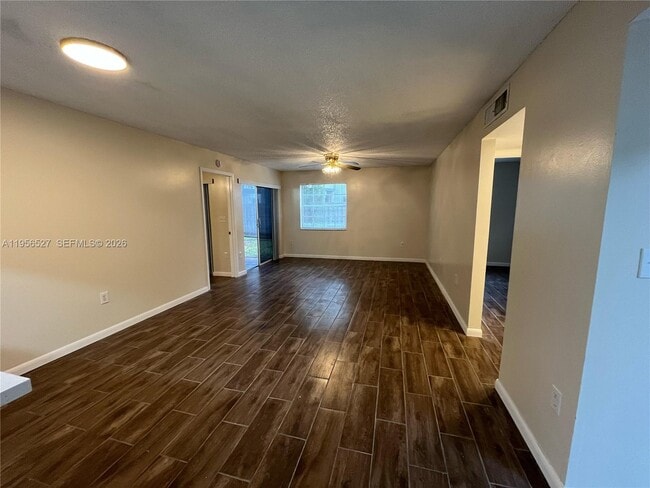 Building Photo - 464 NE 210th Cir Terrace