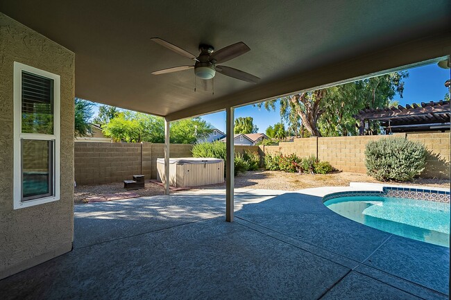 Building Photo - Scottsdale - Four bedroom with POOL