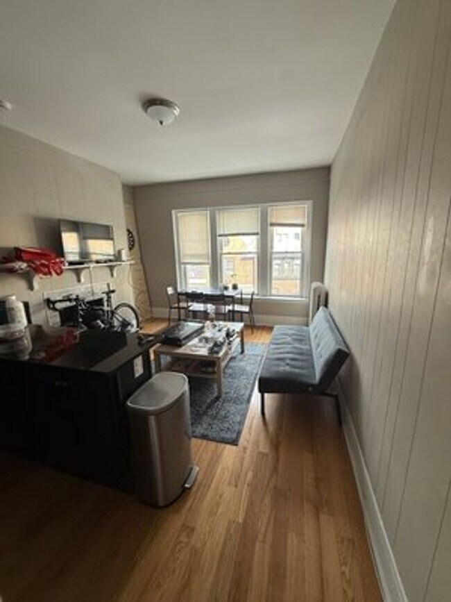 Building Photo - KENMORE 2 Bedroom Apt. - 9/1/26 (NO BROKER FEE)