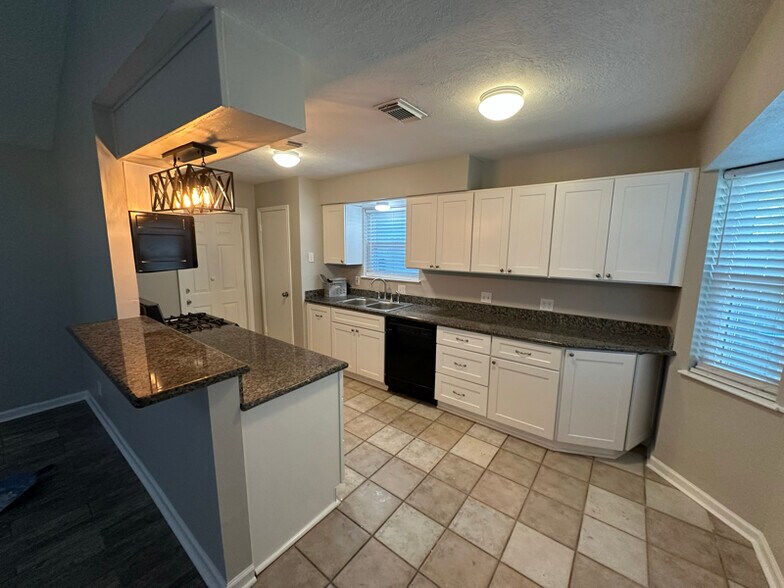 Building Photo - 3214 White Sail