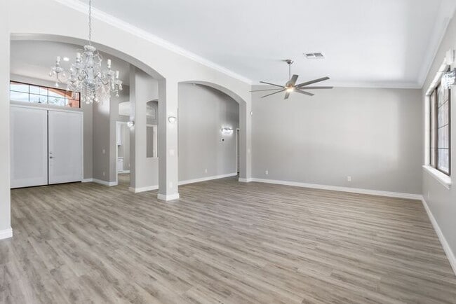 Building Photo - Gorgeous Everything you Need 4Bedroom plus Den Chandler Home!