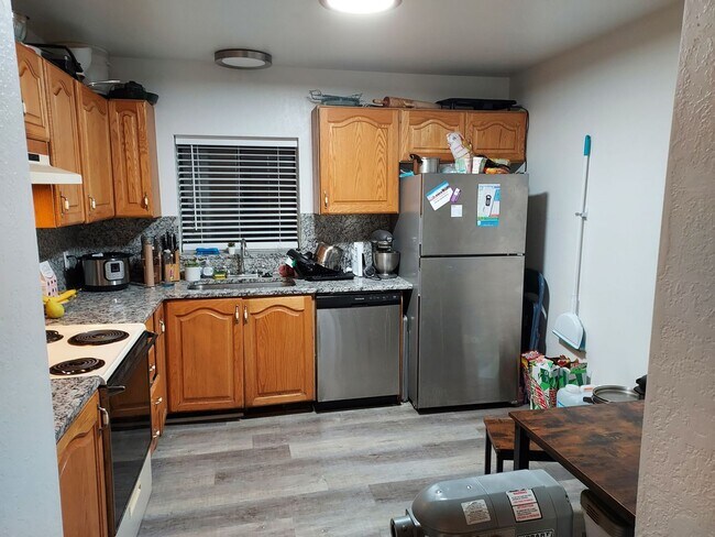 Building Photo - North Orem 2 bedroom/1 bath apartment - Pr...