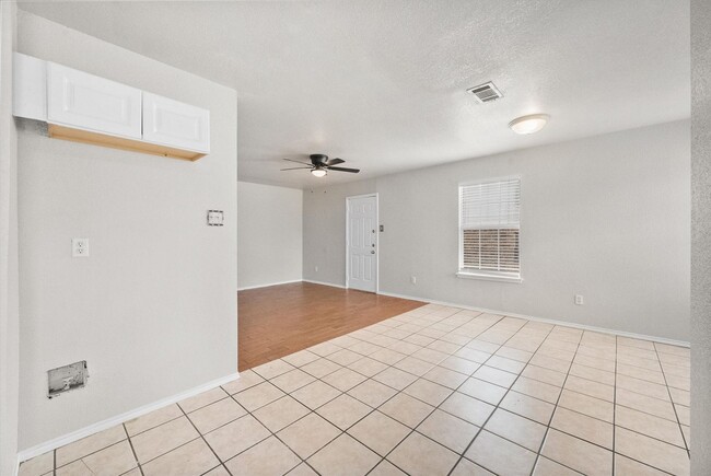 Building Photo - 612 Kings Way Dr
