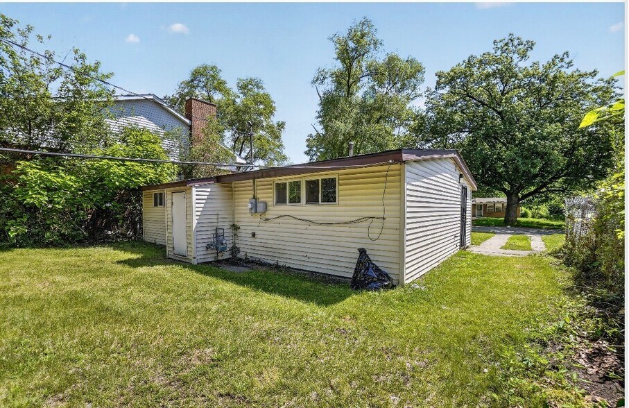 Building Photo - 2280 Roosevelt Pl