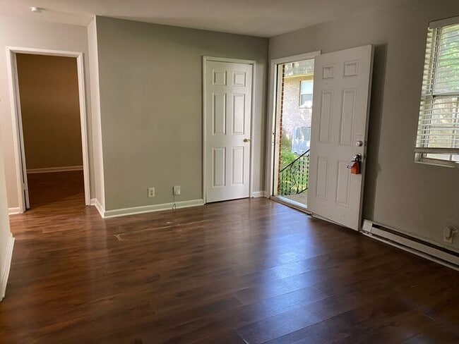 Building Photo - Lovely 2 Bed Duplex by Fisk - 5 Min From Downtown