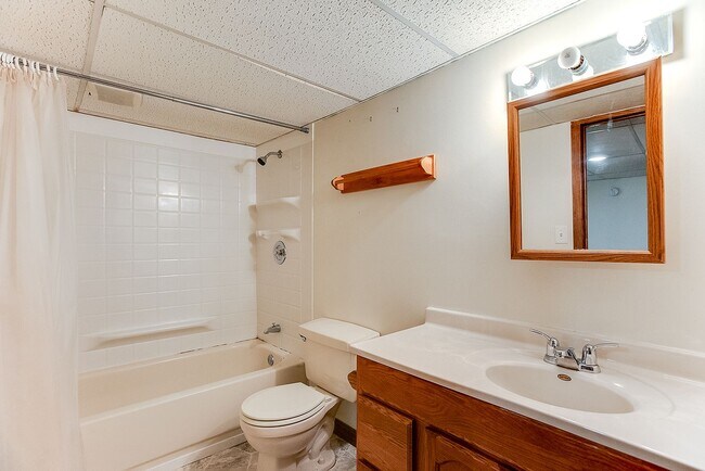 Building Photo - 1651 Minnehaha Ave W