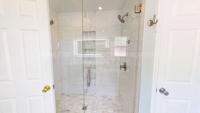 Building Photo - 1063 Collinswood Dr W