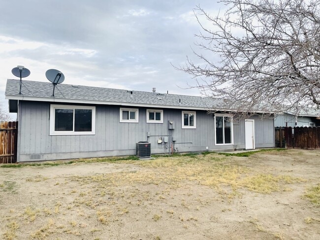 Building Photo - 1041 Warwick Ave