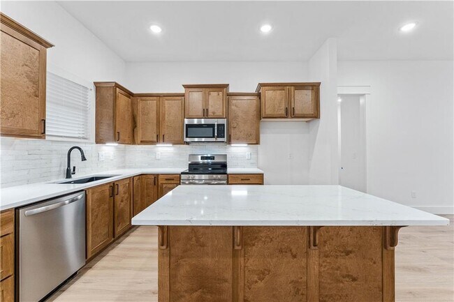 Building Photo - 16 Celtic Dr