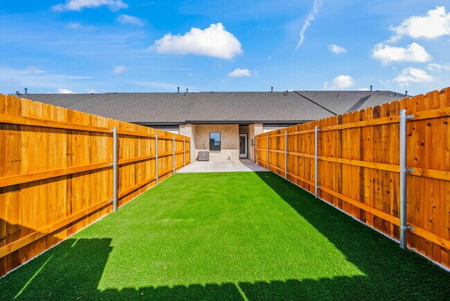 Building Photo - 10918 Albany Ave