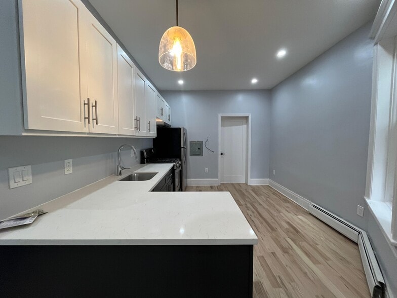 Building Photo - 95 Bostwick Ave