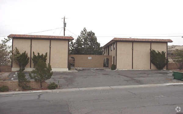 Primary Photo - 3596 Gypsum Rd