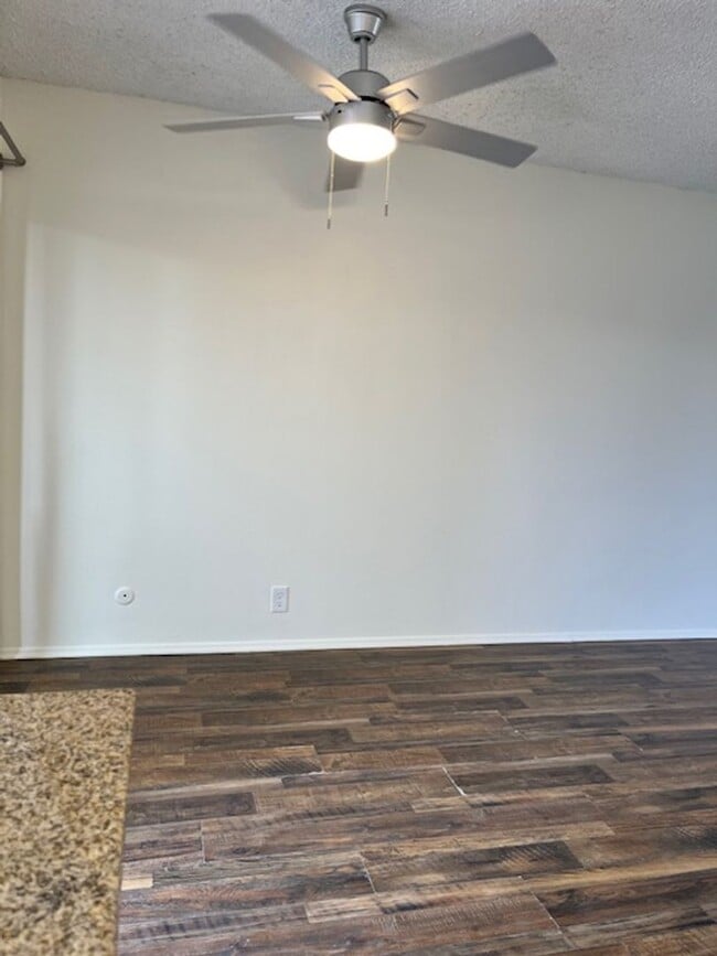 Building Photo - Todd Ranch Condo