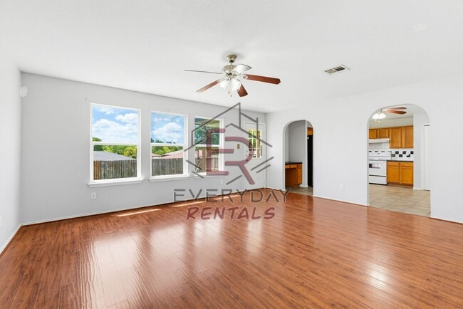 Building Photo - Beautiful 3 Bedroom, 2 bathroom!