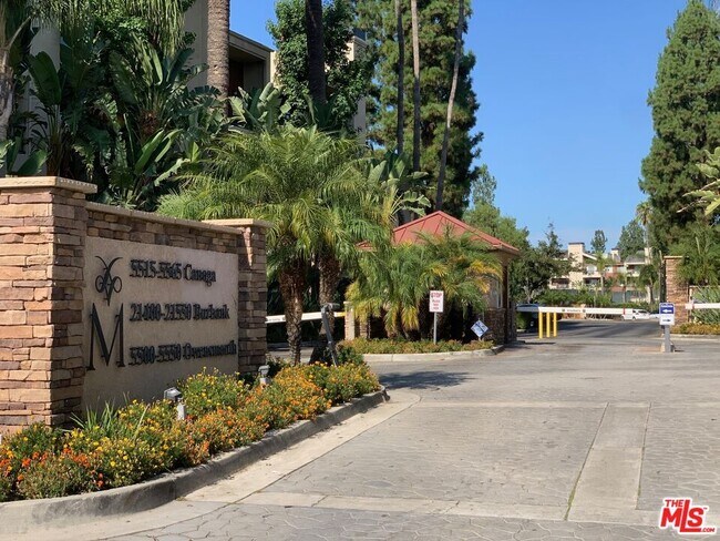 Building Photo - 5530 Owensmouth Ave