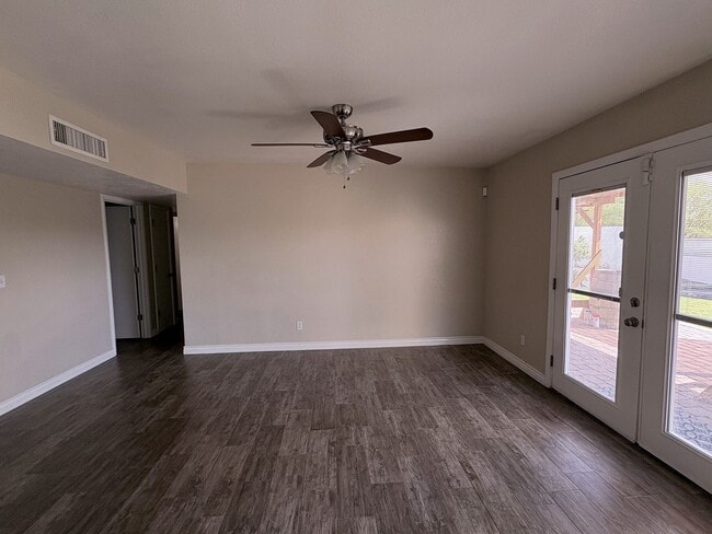 Building Photo - 3720 S Sarnoff Dr