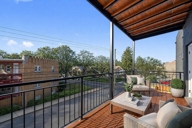 Building Photo - 5824 N Lincoln Ave