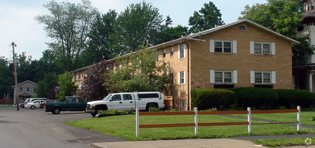 Primary Photo - 686 W Onondaga St