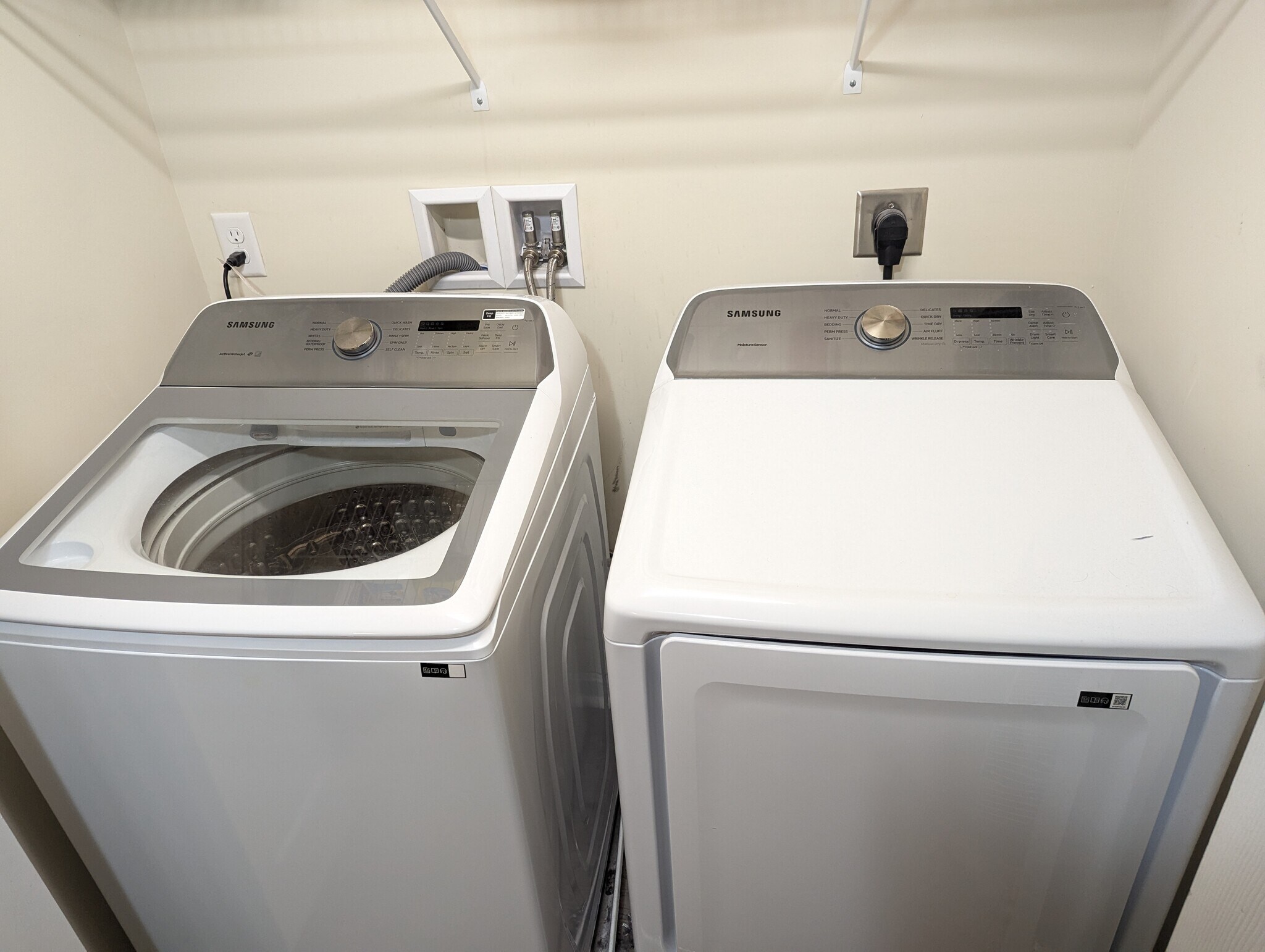 Building Photo - 327 Melbourne Ln