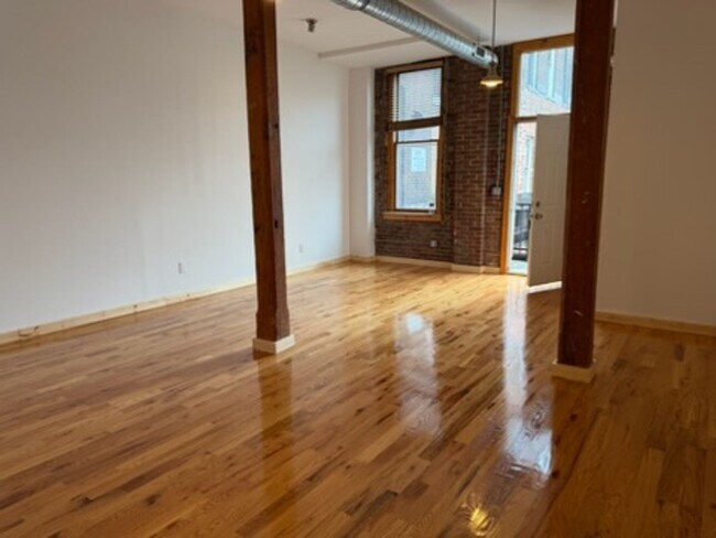Building Photo - 325 Lafayette St
