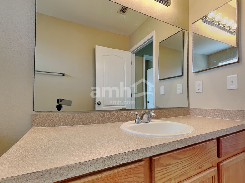 Building Photo - 1226 Loretto Cir