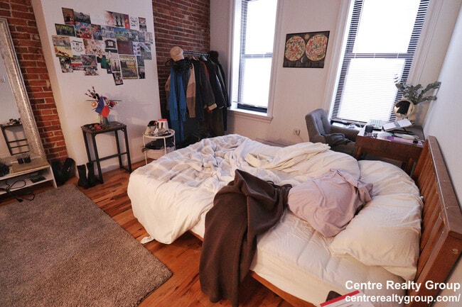 Building Photo - 30 Isabella St