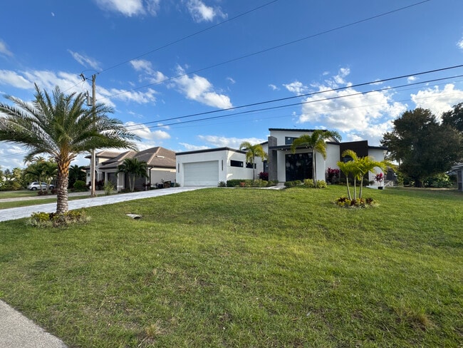 Building Photo - 1882 Coral Point Dr