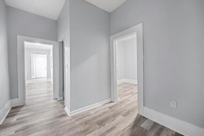 Building Photo - 1648 W 36th St