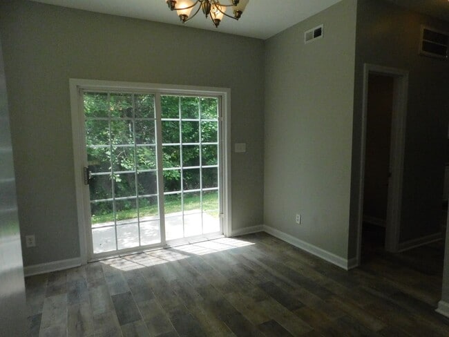 Building Photo - 3 bedroom 2.5 bath single family home