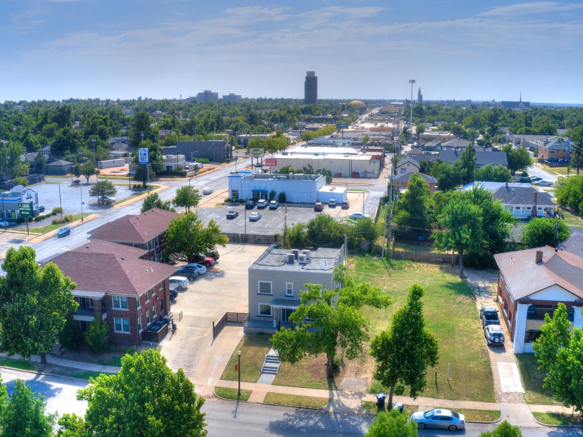 Building Photo - 2409 N Robinson Ave