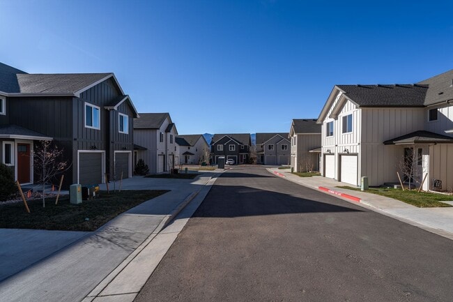 Building Photo - 1506 Tyram Grv