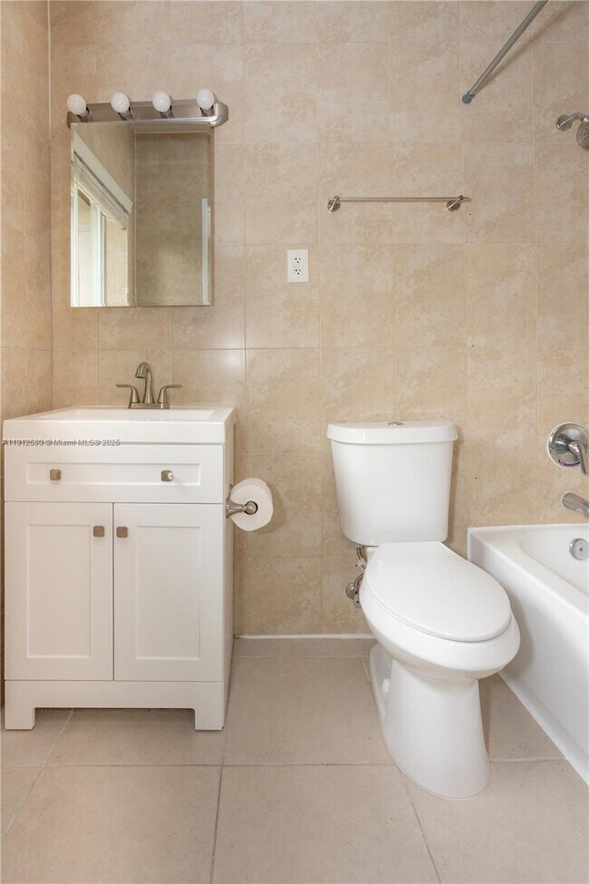 Building Photo - 1 Edgewater Dr