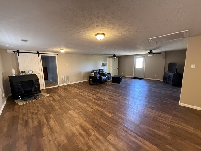 Building Photo - 11324 Rineyville Rd